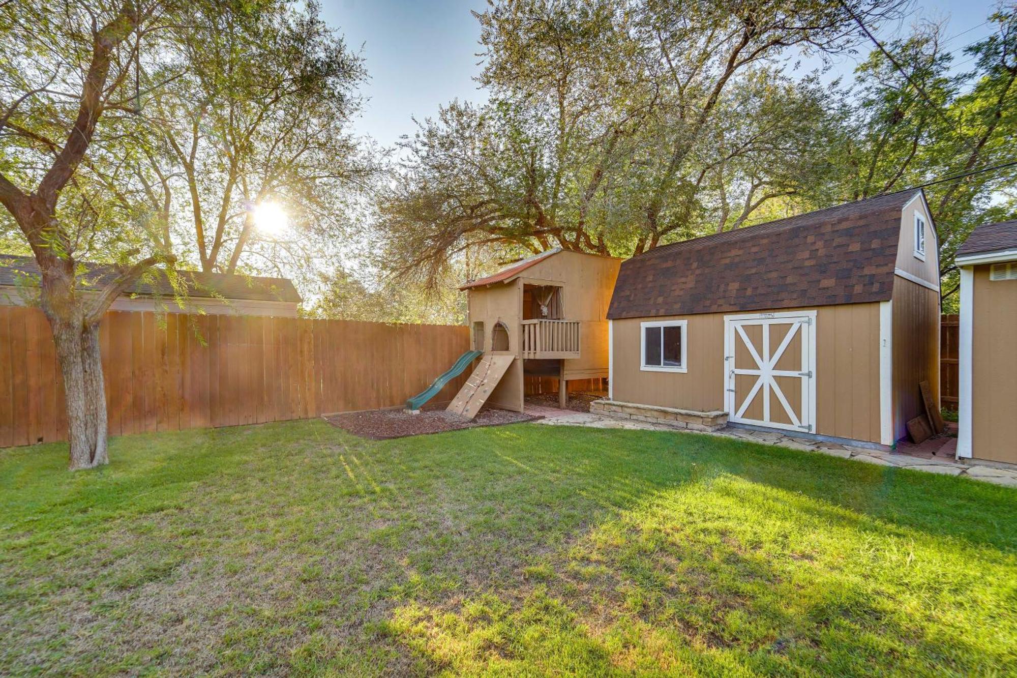 Lovely Lubbock Home With Furnished Deck And Grill Ngoại thất bức ảnh